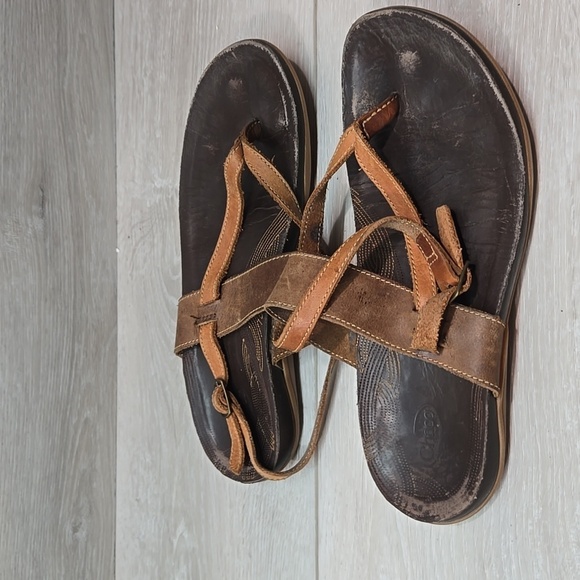 Chaco Women Bronze Thong Leather Sandals Flats shoes sz 7 - Picture 2 of 13